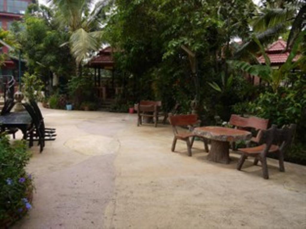 Elephant Blanc Phnom Penh Exterior photo